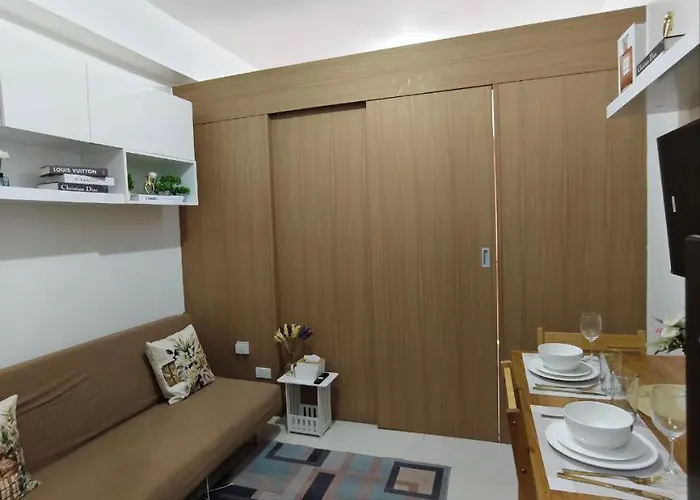 Stylish With View And Netflix - Pool Access Apartment Manila